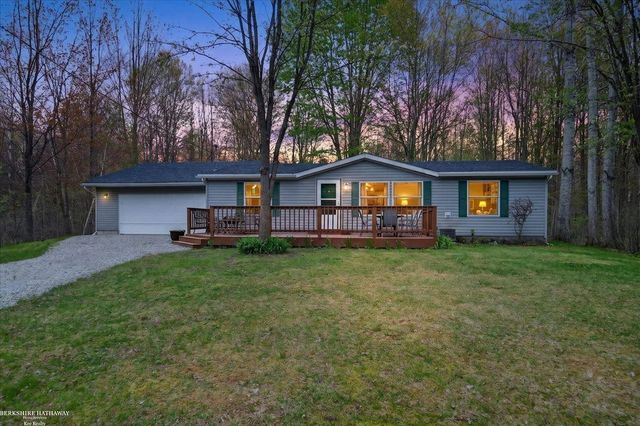 4808 N Water Road, Sanford, MI 48657