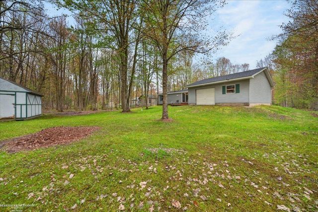 4808 N Water Road, Sanford, MI 48657