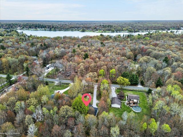 4808 N Water Road, Sanford, MI 48657