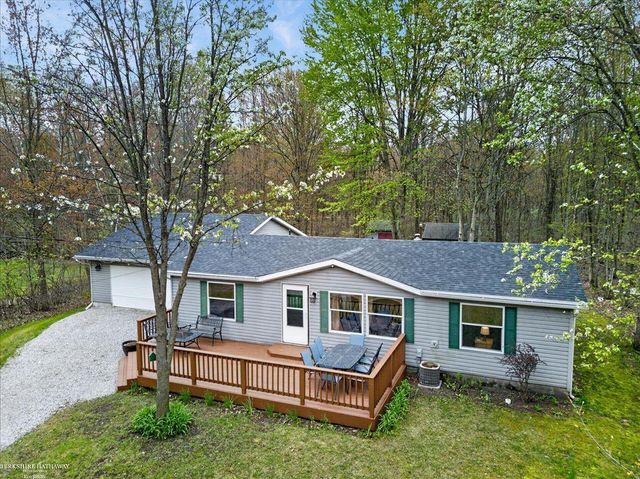 4808 N Water Road, Sanford, MI 48657