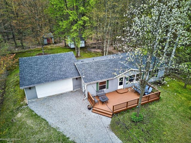 4808 N Water Road, Sanford, MI 48657