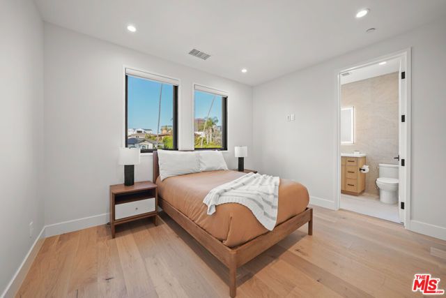 971 S Bundy Drive, Los Angeles, CA 90049