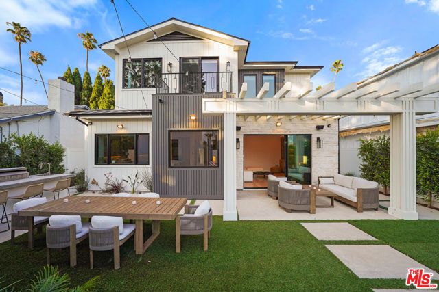 971 S Bundy Drive, Los Angeles, CA 90049