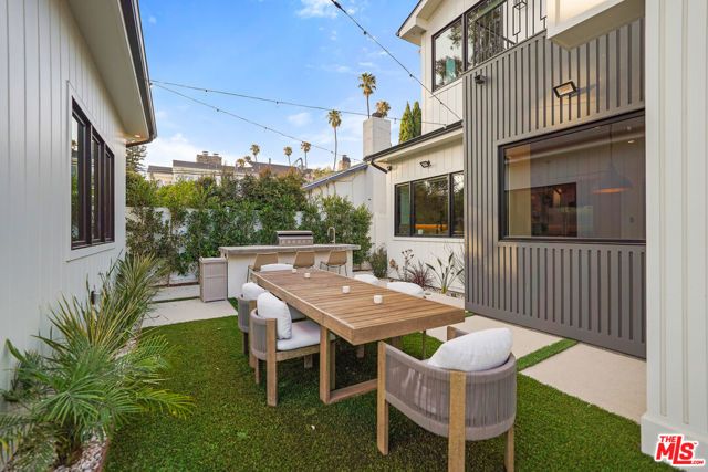 971 S Bundy Drive, Los Angeles, CA 90049