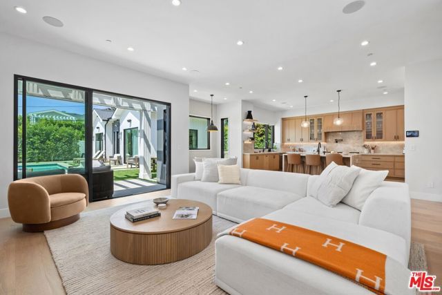 971 S Bundy Drive, Los Angeles, CA 90049