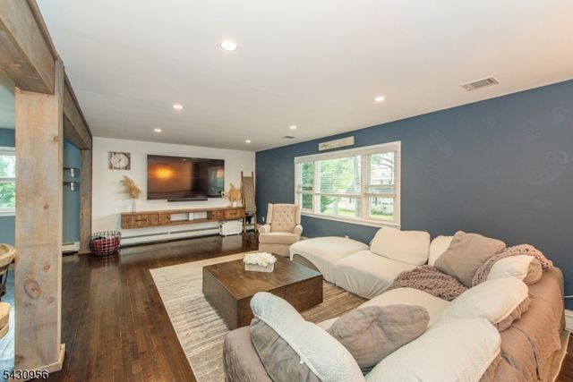 409 N 15Th St, Kenilworth Boro, NJ 07033