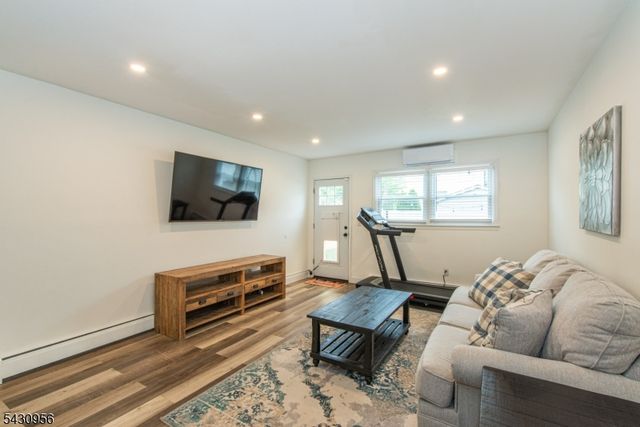 409 N 15Th St, Kenilworth Boro, NJ 07033