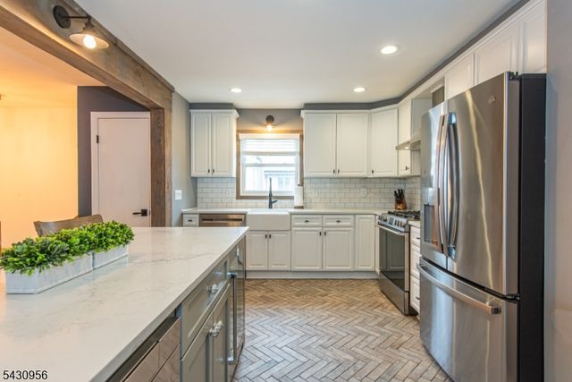 409 N 15Th St, Kenilworth Boro, NJ 07033