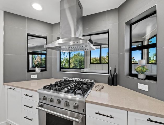 601 NORTON STREET, Longboat Key, FL 34228