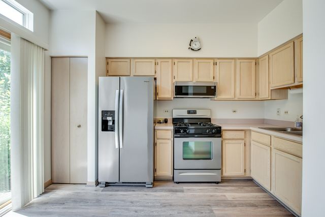 1216 Arapaho Court 1216, Naperville, IL 60540