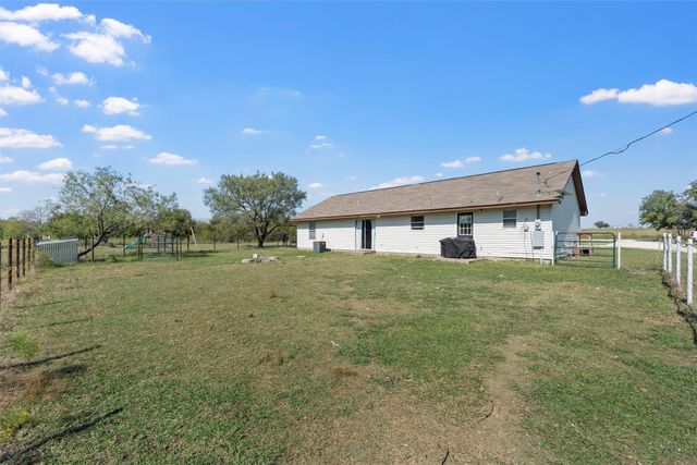 402 Hcr 3241, Mount Calm, TX 76673