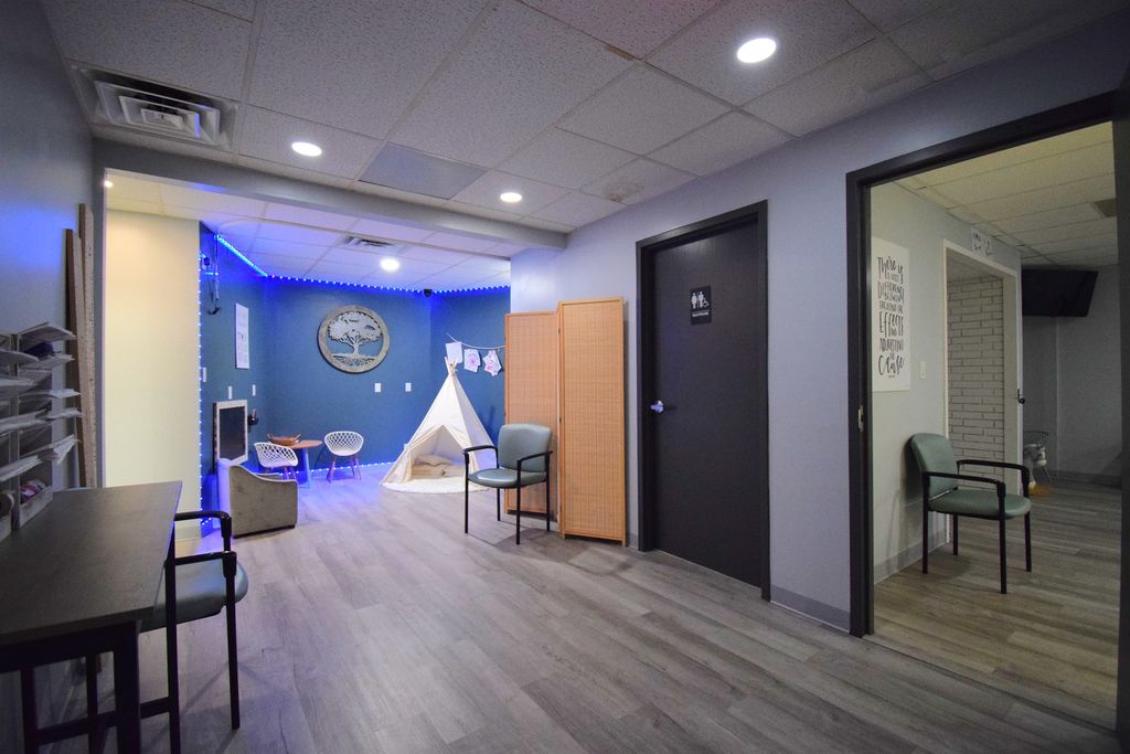 Image 19 of property listing at 1708 Jefferson Avenue, Mt Vernon, IL 62864