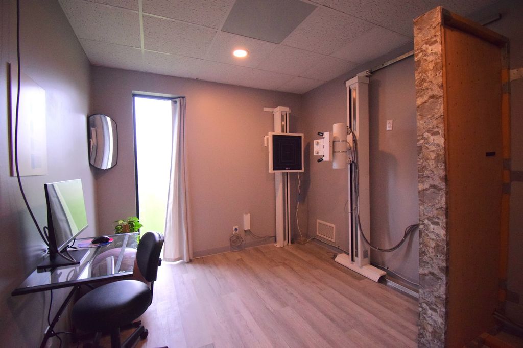 Image 26 of property listing at 1708 Jefferson Avenue, Mt Vernon, IL 62864