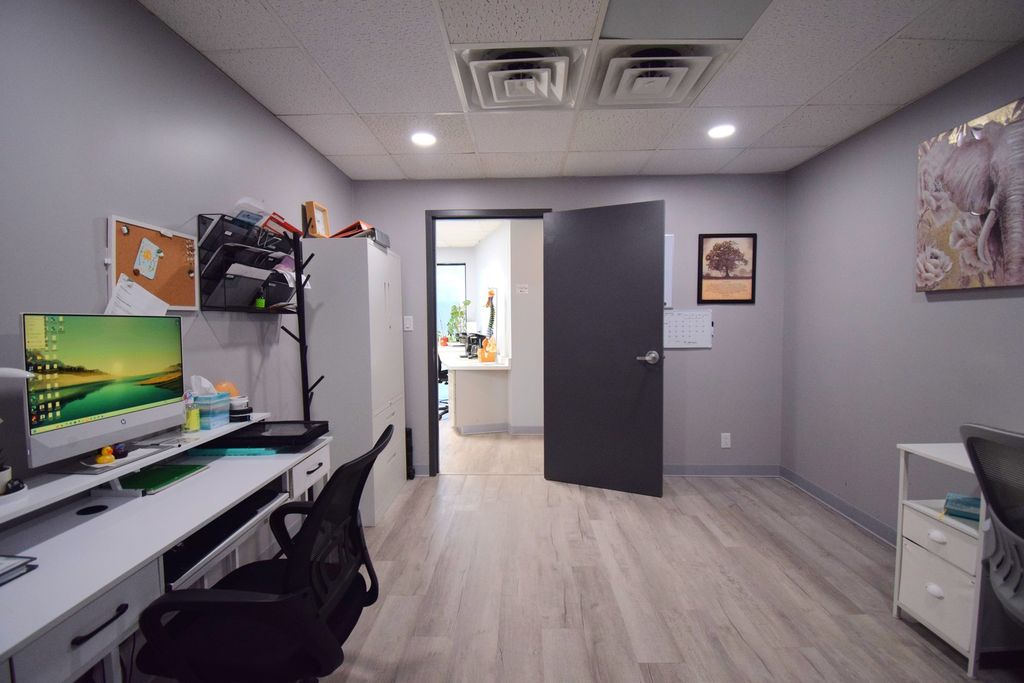 Image 29 of property listing at 1708 Jefferson Avenue, Mt Vernon, IL 62864