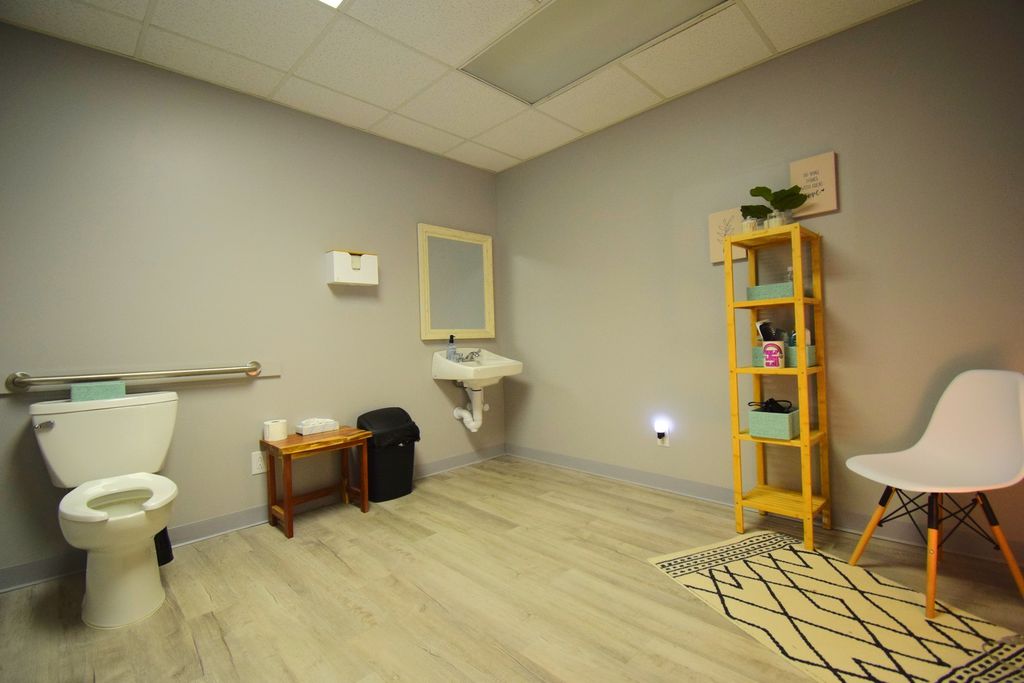 Image 31 of property listing at 1708 Jefferson Avenue, Mt Vernon, IL 62864