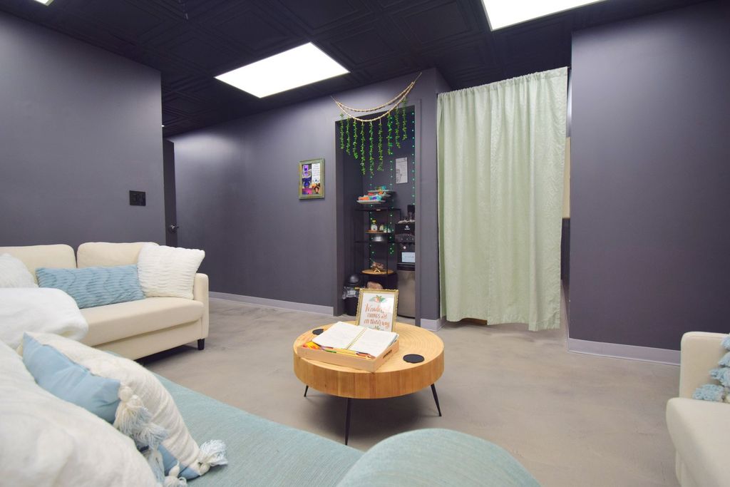 Image 35 of property listing at 1708 Jefferson Avenue, Mt Vernon, IL 62864