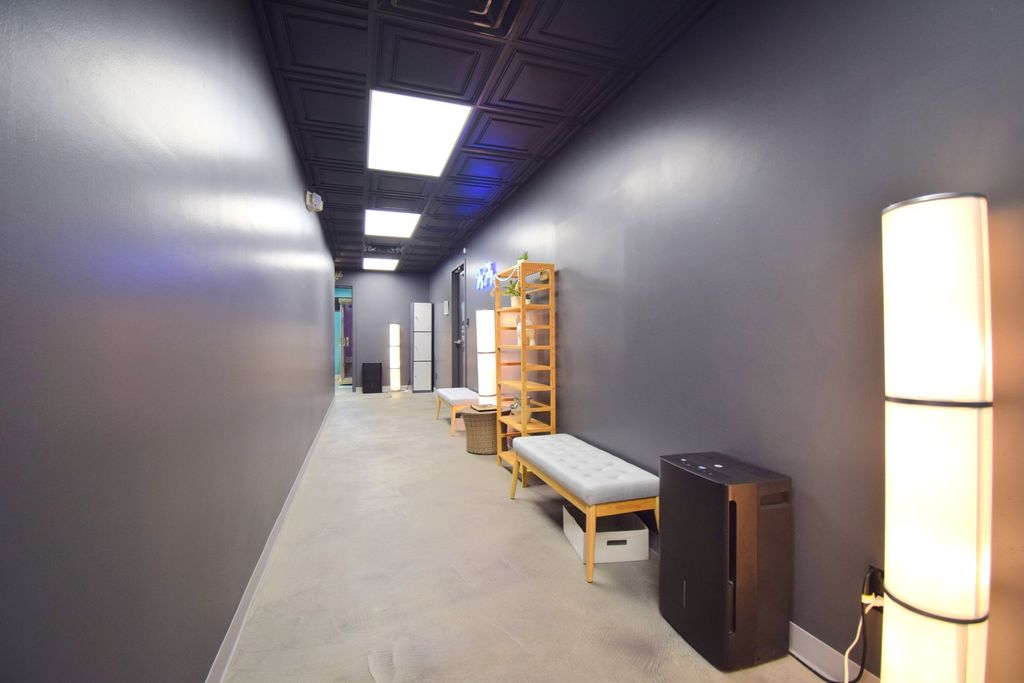 Image 37 of property listing at 1708 Jefferson Avenue, Mt Vernon, IL 62864