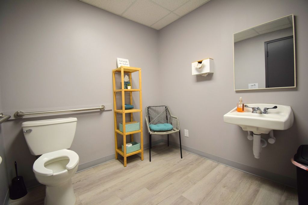 Image 38 of property listing at 1708 Jefferson Avenue, Mt Vernon, IL 62864