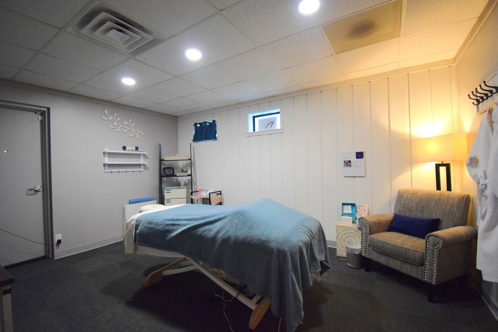 Image 40 of property listing at 1708 Jefferson Avenue, Mt Vernon, IL 62864