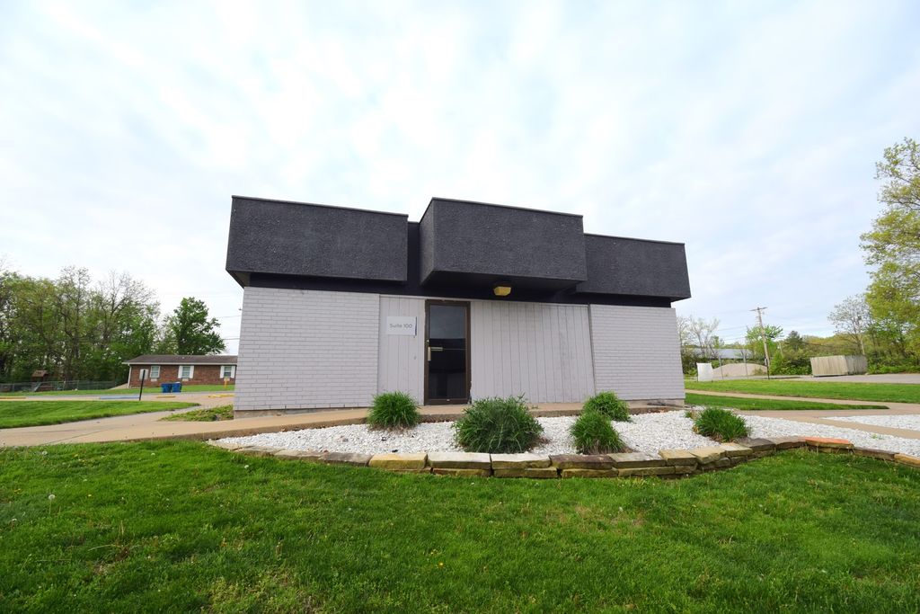 Image 49 of property listing at 1708 Jefferson Avenue, Mt Vernon, IL 62864