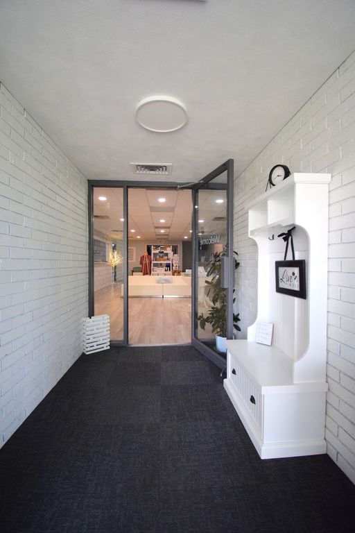 Image 6 of property listing at 1708 Jefferson Avenue, Mt Vernon, IL 62864