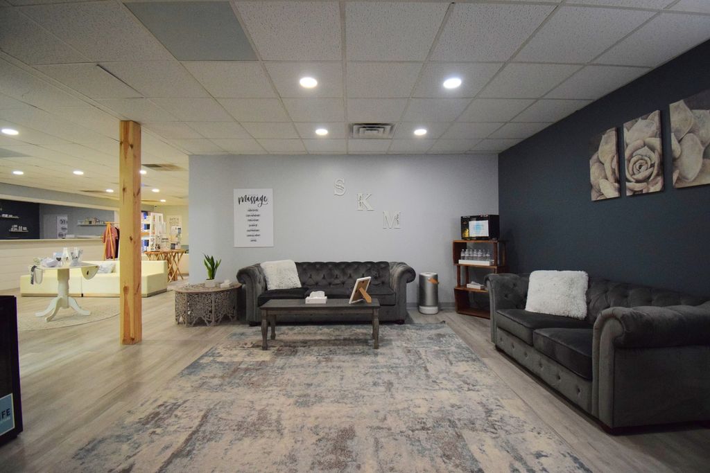 Image 10 of property listing at 1708 Jefferson Avenue, Mt Vernon, IL 62864