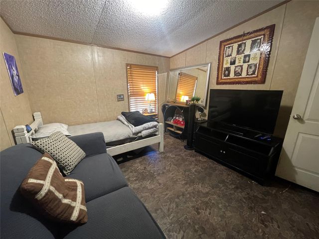 106 Brown Pelican DR, Del Valle, TX 78617