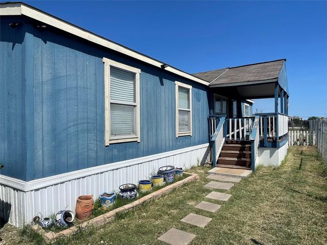 106 Brown Pelican DR, Del Valle, TX 78617