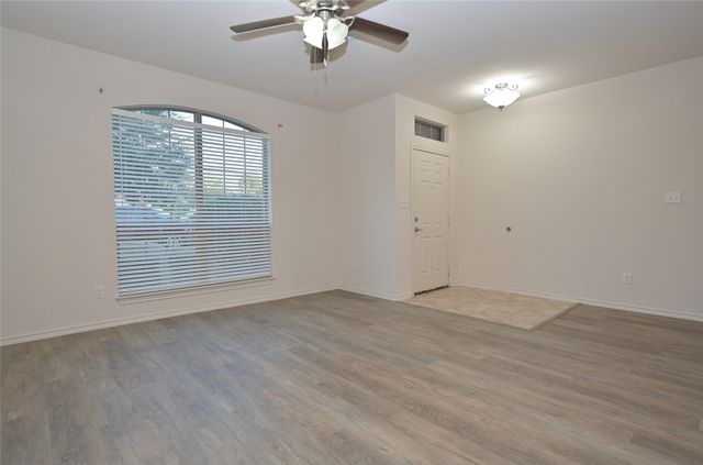 808 Bahar Court, Arlington, TX 76010