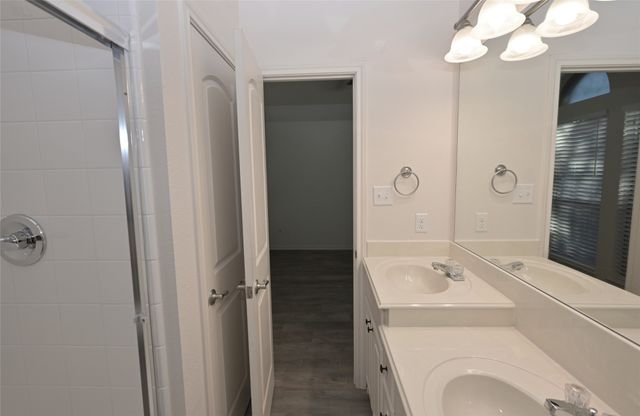 808 Bahar Court, Arlington, TX 76010