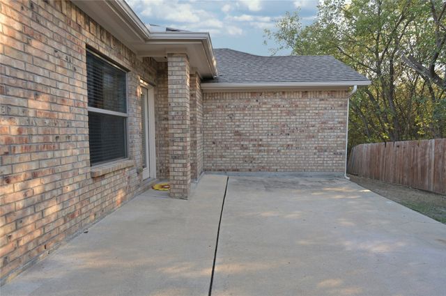 808 Bahar Court, Arlington, TX 76010