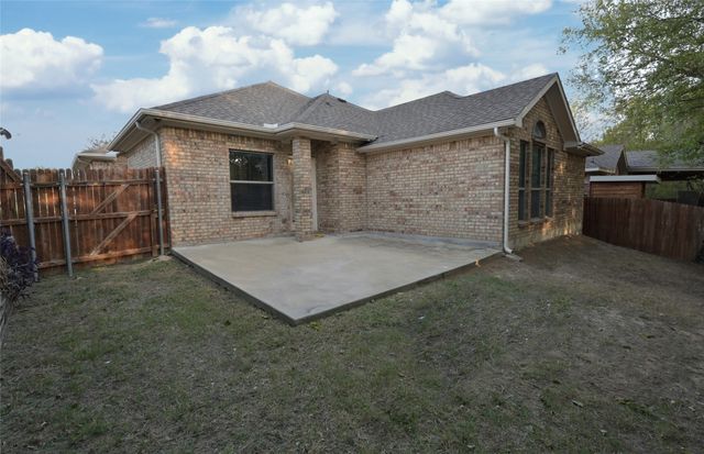 808 Bahar Court, Arlington, TX 76010