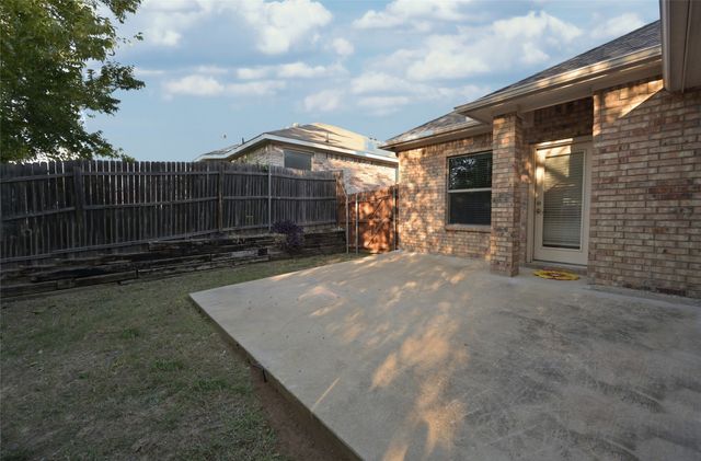 808 Bahar Court, Arlington, TX 76010