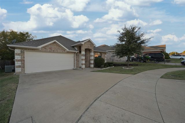 808 Bahar Court, Arlington, TX 76010