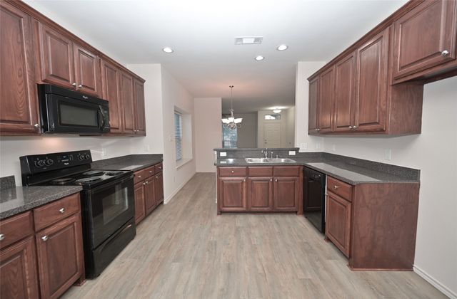 808 Bahar Court, Arlington, TX 76010