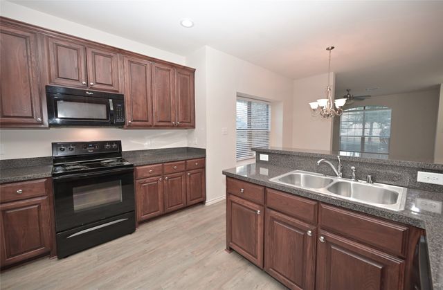 808 Bahar Court, Arlington, TX 76010