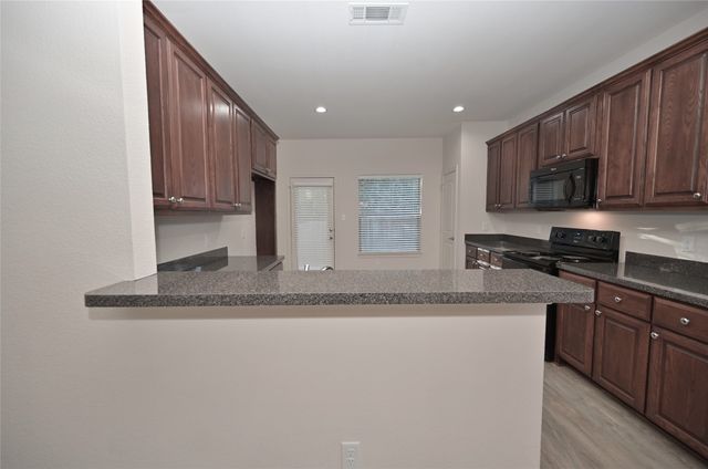 808 Bahar Court, Arlington, TX 76010