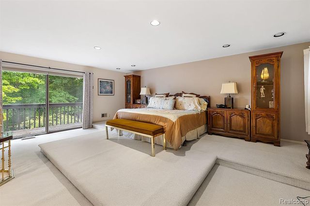 4670 Cove Road, West Bloomfield, MI 48323