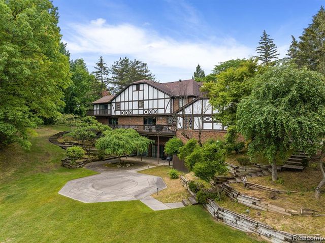 4670 Cove Road, West Bloomfield, MI 48323