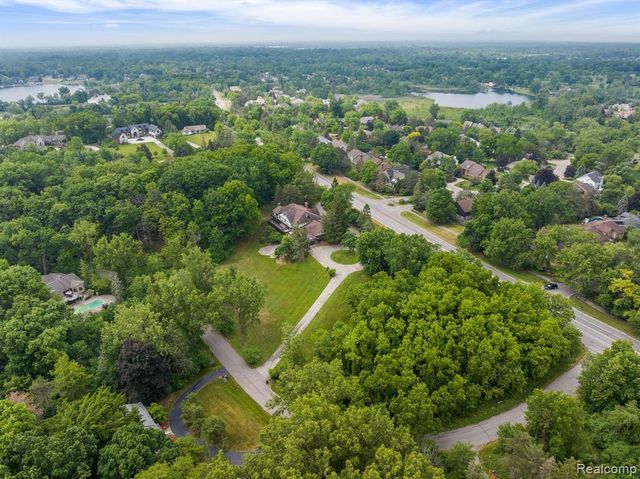 4670 Cove Road, West Bloomfield, MI 48323