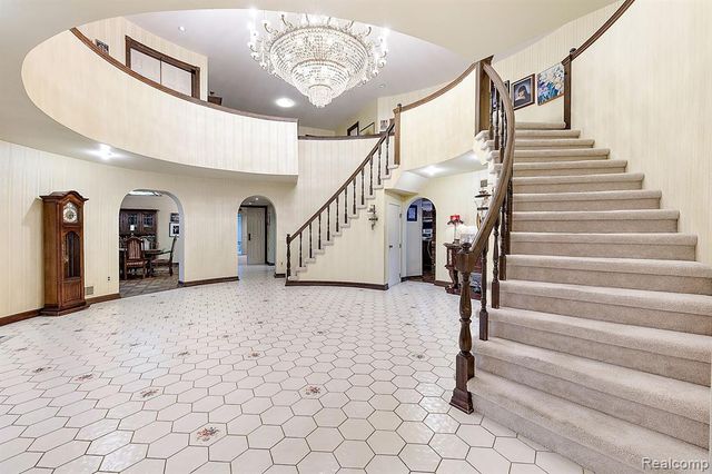 4670 Cove Road, West Bloomfield, MI 48323