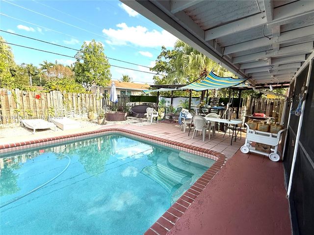 1060 New Parkview Place, Haverhill, FL 33417
