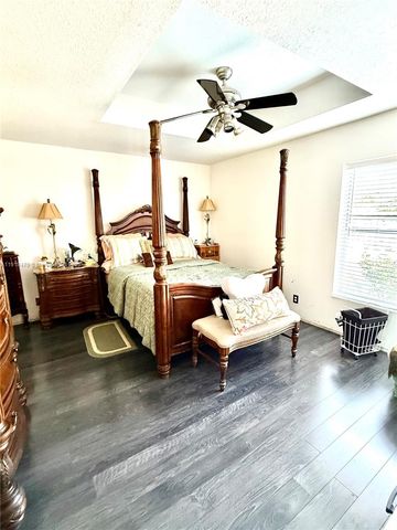 1060 New Parkview Place, Haverhill, FL 33417
