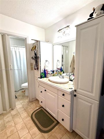 1060 New Parkview Place, Haverhill, FL 33417
