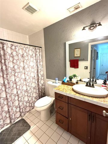 1060 New Parkview Place, Haverhill, FL 33417