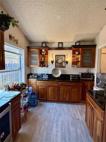 1060 New Parkview Place, Haverhill, FL 33417