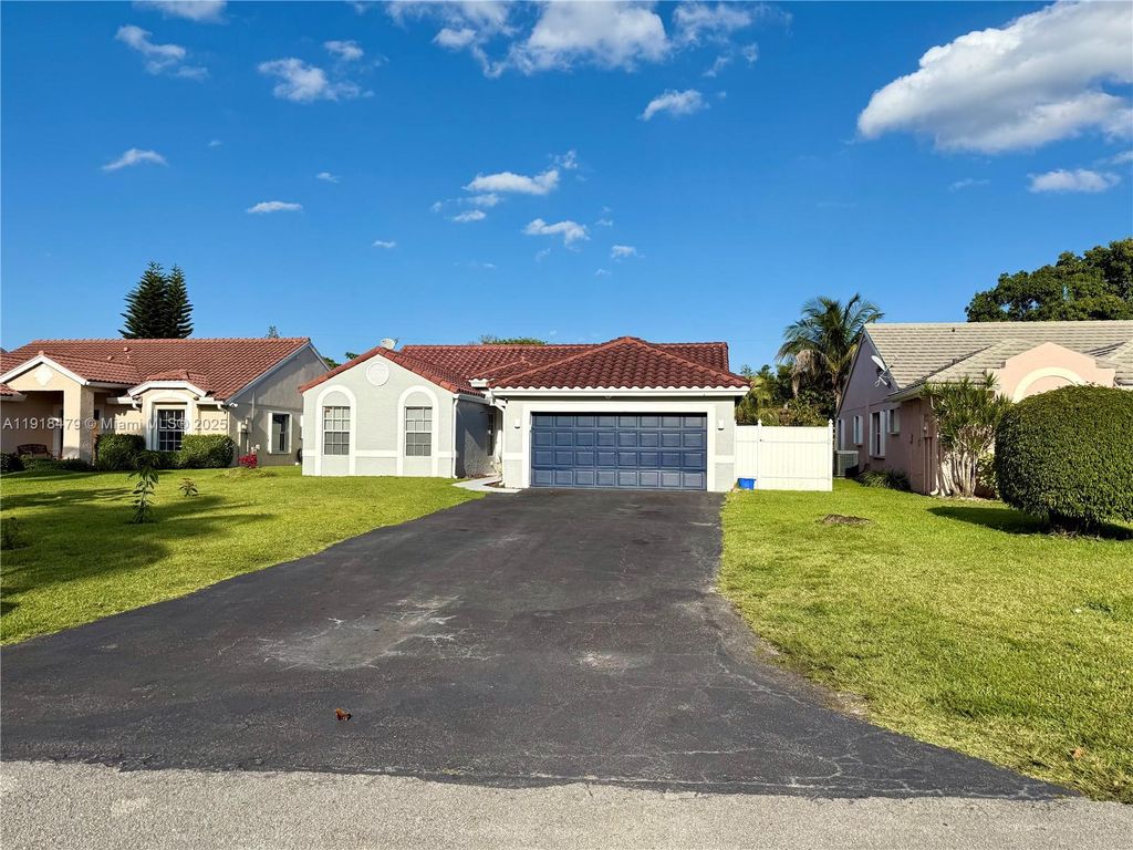 1060 New Parkview Place, Haverhill, FL 33417