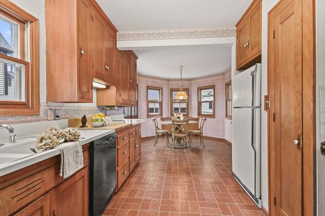 8027 W Woodland AVENUE, Wauwatosa, WI 53213