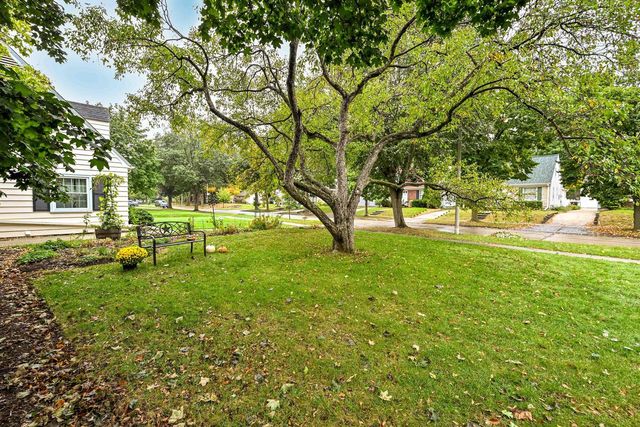 8027 W Woodland AVENUE, Wauwatosa, WI 53213