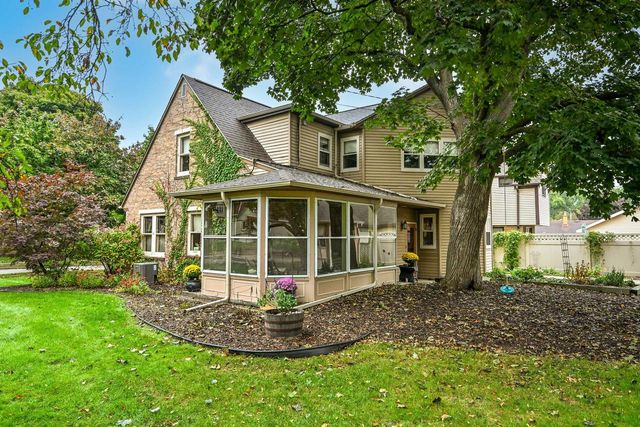 8027 W Woodland AVENUE, Wauwatosa, WI 53213